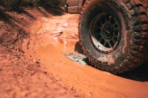 DV8 Offroad - DV8 Offroad Traction Board,  Includes Bag - RTB1-01OL - Image 4